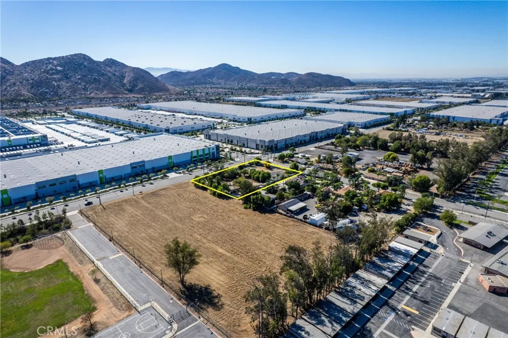 10899 Oleander Avenue Fontana, CA 92335