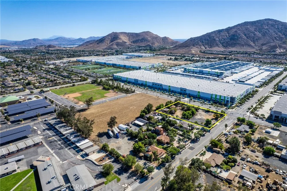 10899 Oleander Avenue Fontana, CA 92335