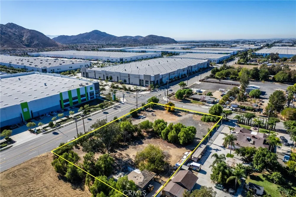 10899 Oleander Avenue Fontana, CA 92335