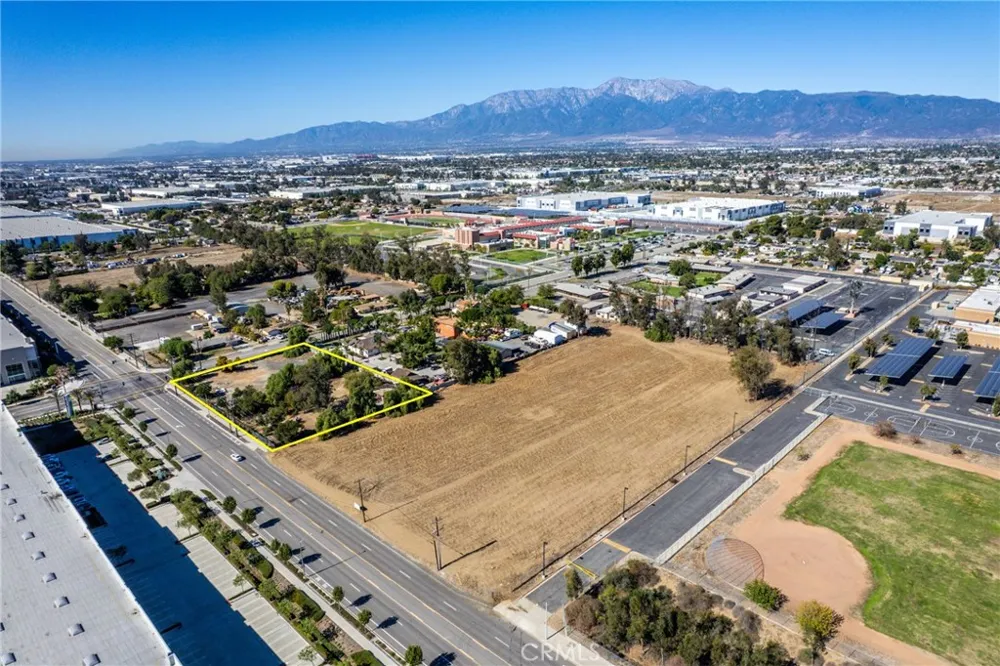 10899 Oleander Avenue Fontana, CA 92335