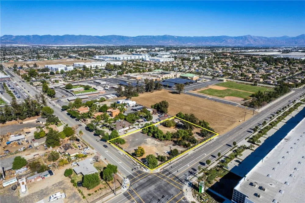 10899 Oleander Avenue Fontana, CA 92335