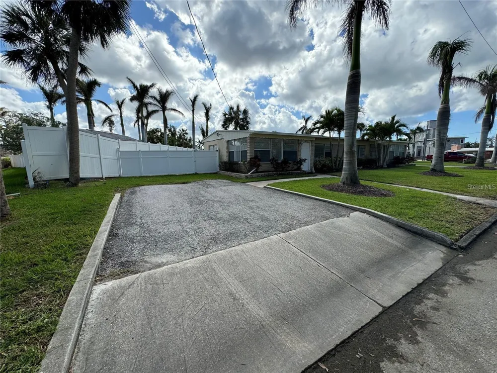 301 COLONIA LANE W Nokomis, FL 34275