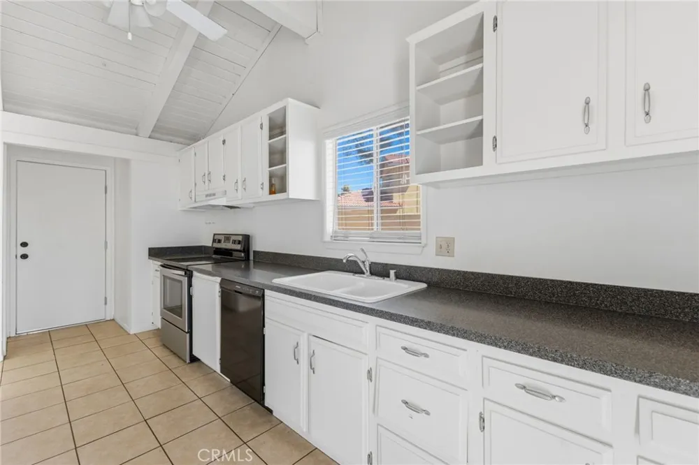 14431 Helm Court Helendale, CA 92342