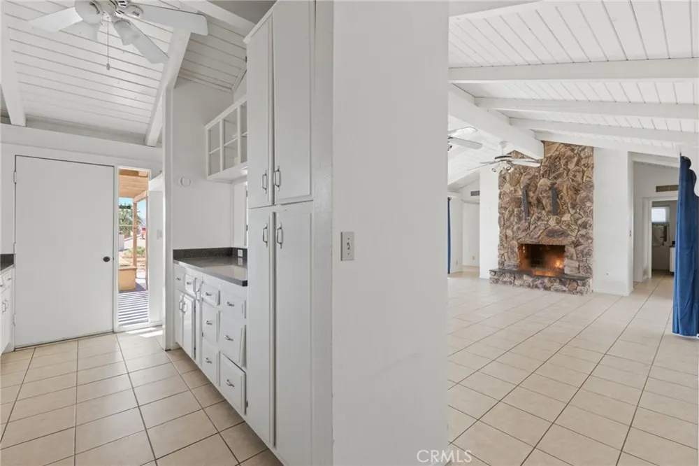 14431 Helm Court Helendale, CA 92342