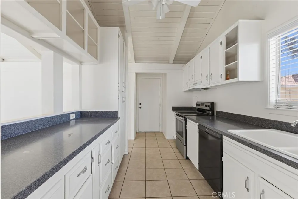 14431 Helm Court Helendale, CA 92342