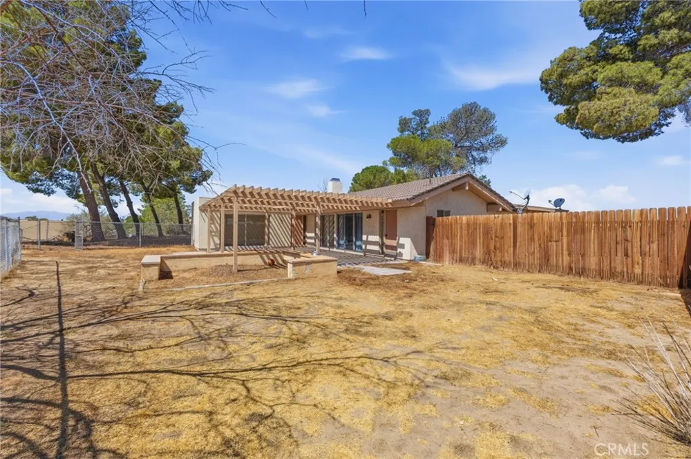 14431 Helm Court Helendale, CA 92342