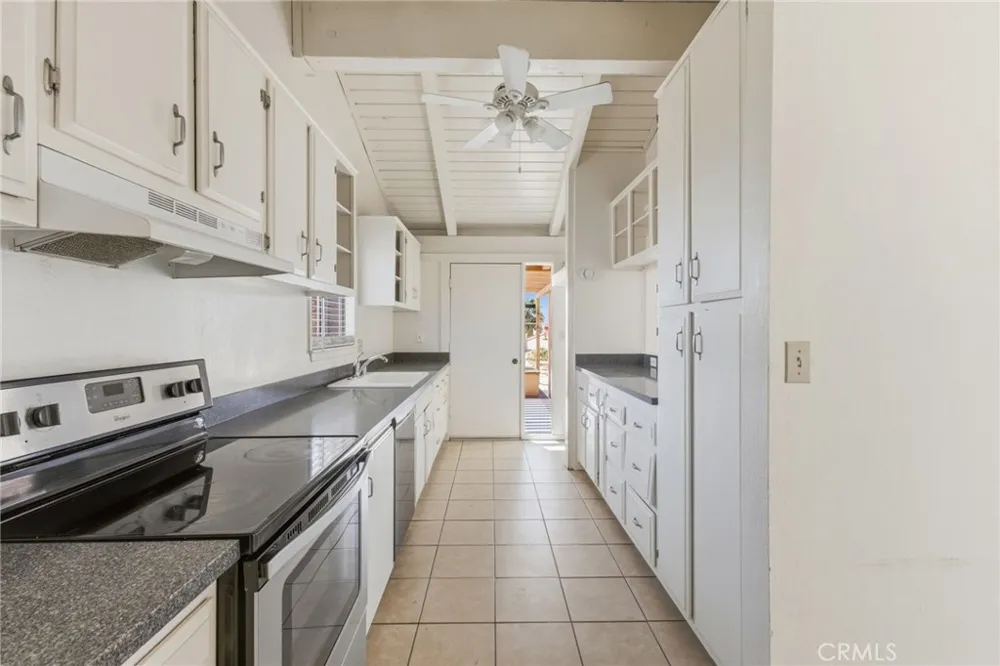 14431 Helm Court Helendale, CA 92342
