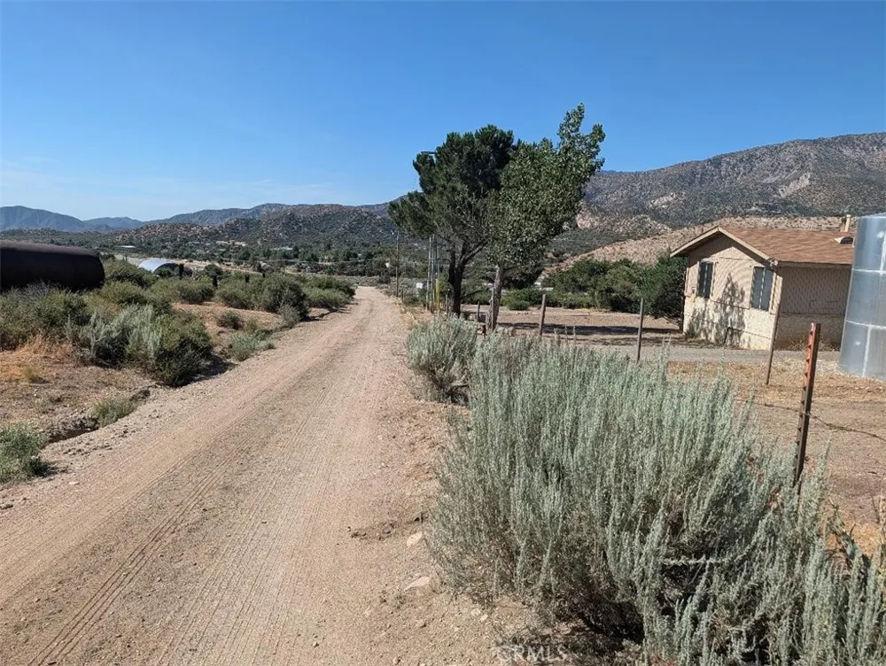 12 Paramount Phelan, CA 92371