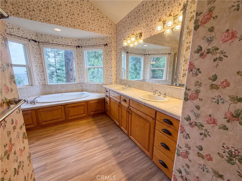 295 Fairway Lake Arrowhead, CA 92352