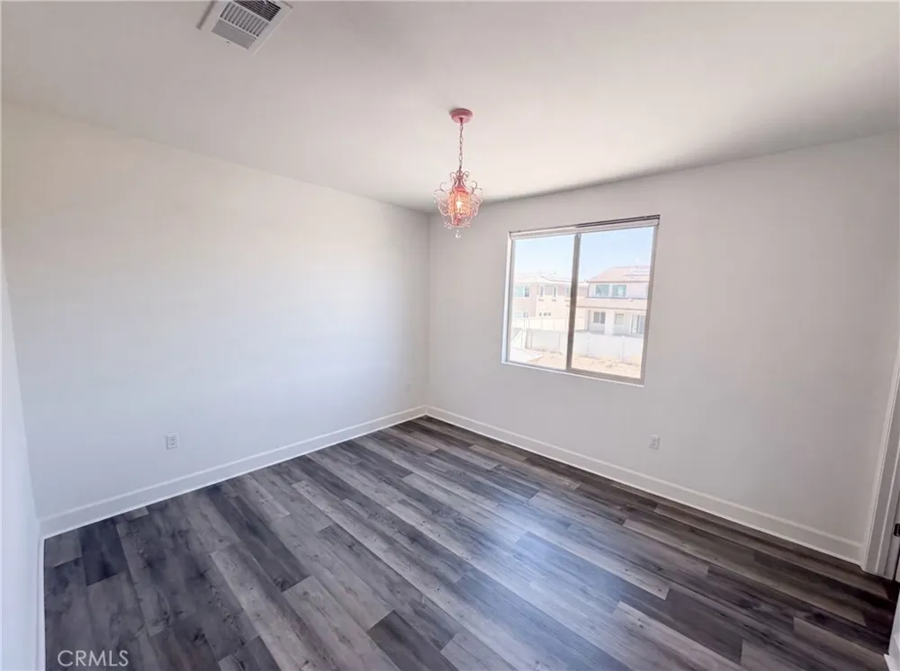 17698 Col Ranch Riverside, CA 92503