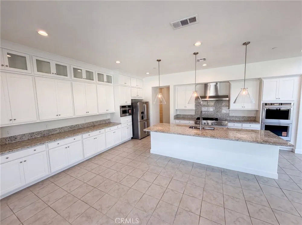 17698 Col Ranch Riverside, CA 92503