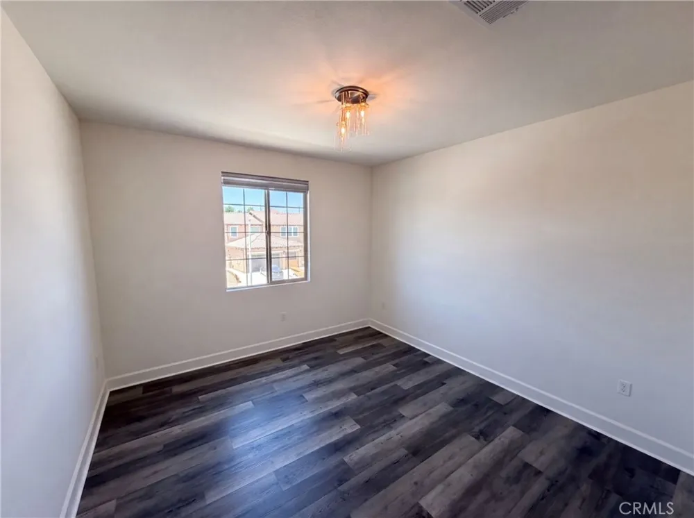 17698 Col Ranch Riverside, CA 92503