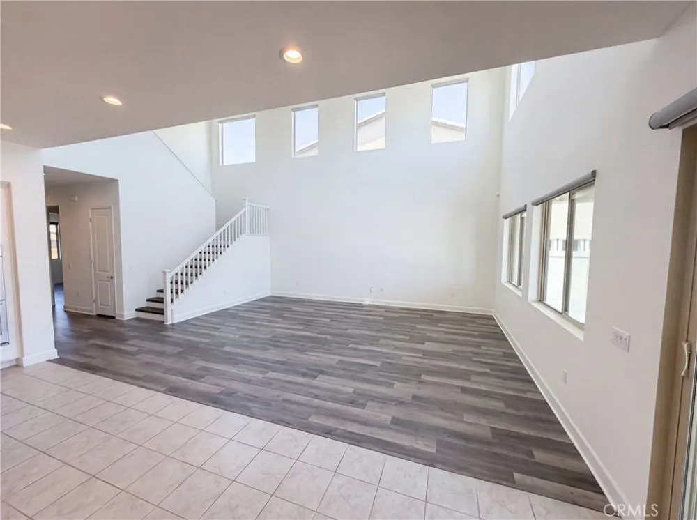 17698 Col Ranch Riverside, CA 92503