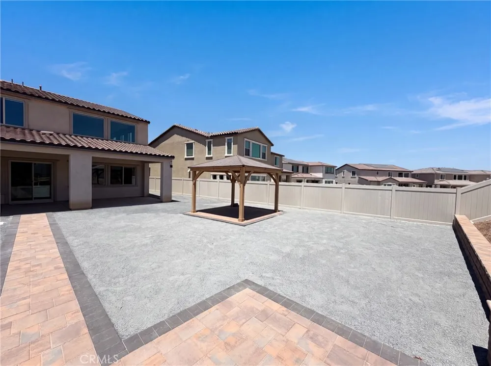 17698 Col Ranch Riverside, CA 92503