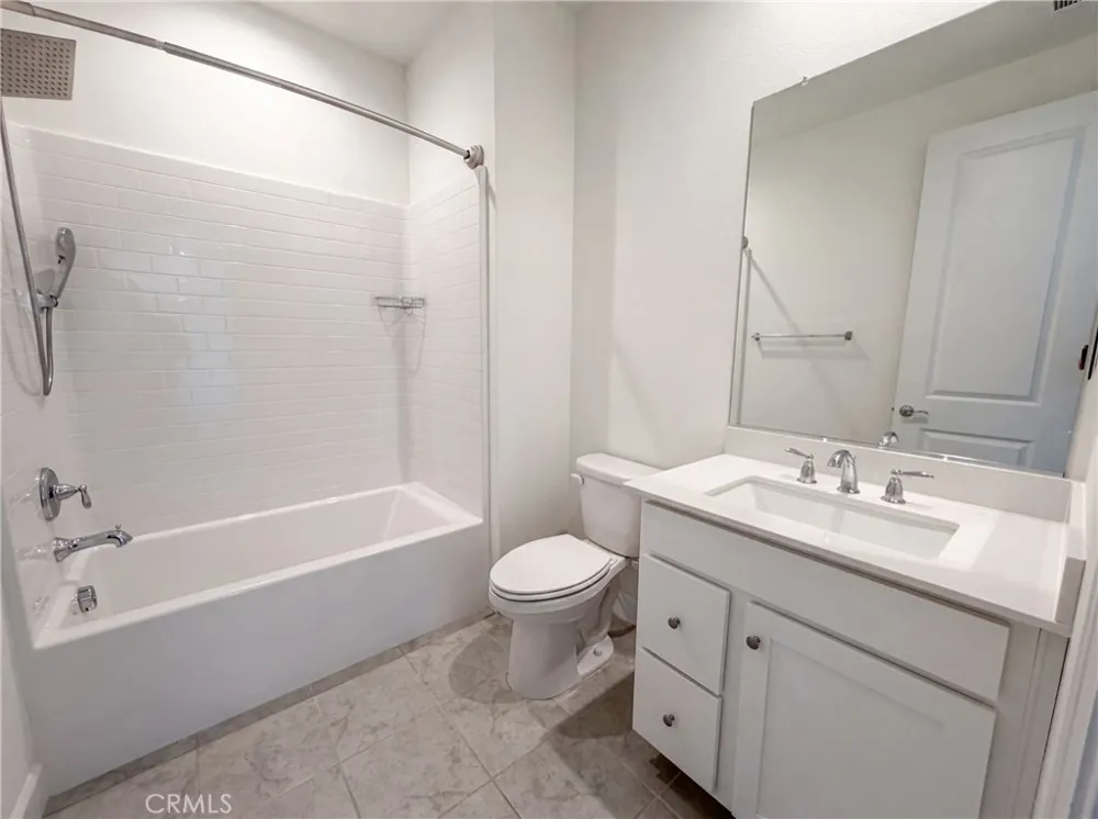 17698 Col Ranch Riverside, CA 92503