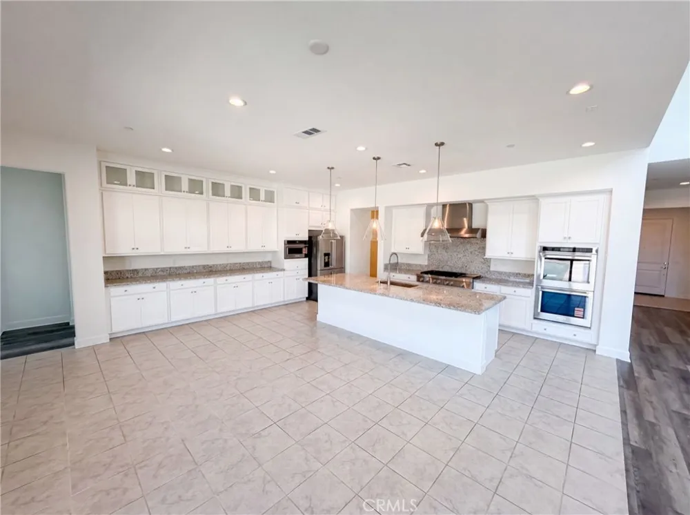 17698 Col Ranch Riverside, CA 92503