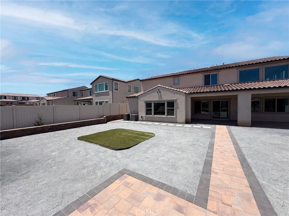 17698 Col Ranch Riverside, CA 92503