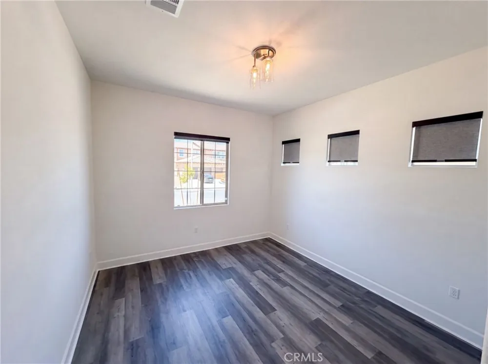 17698 Col Ranch Riverside, CA 92503