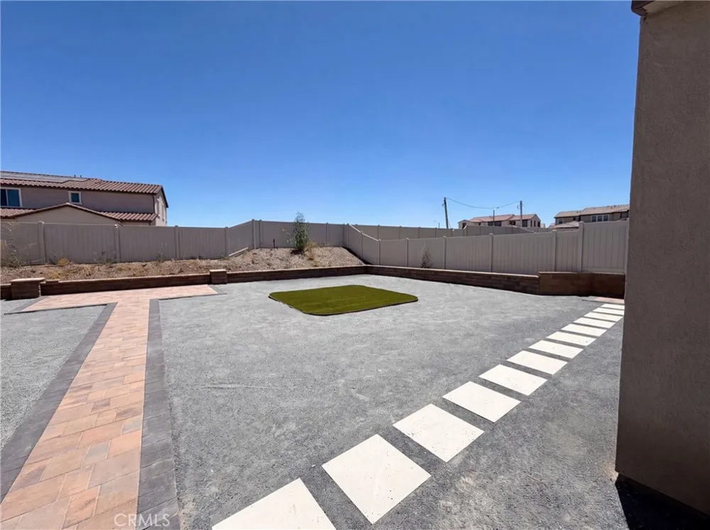 17698 Col Ranch Riverside, CA 92503
