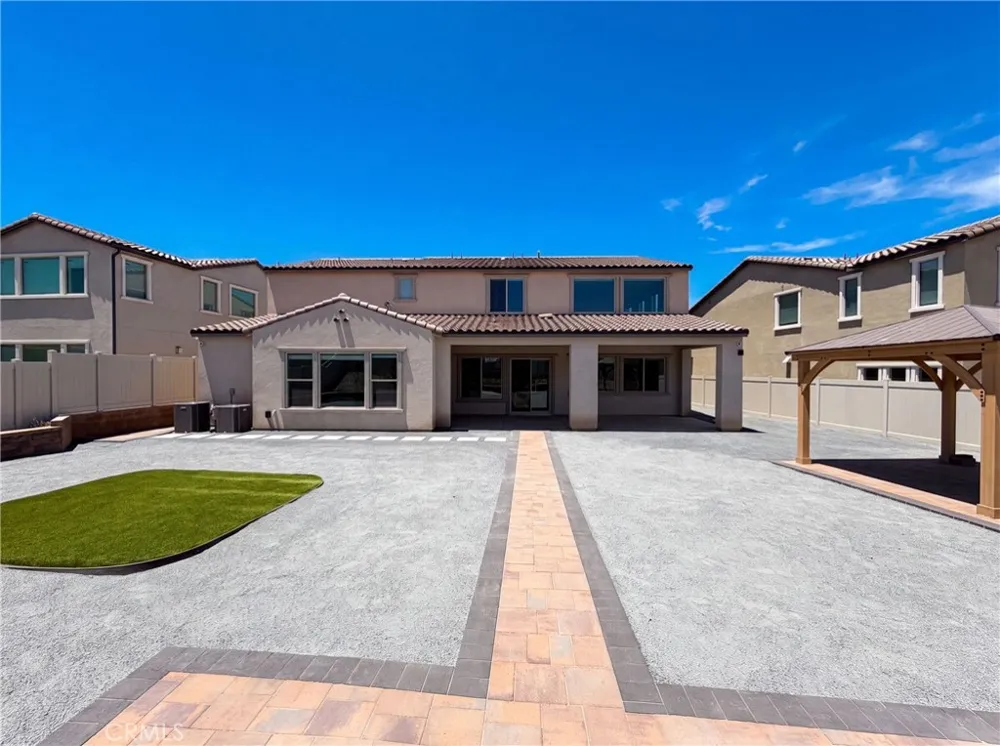 17698 Col Ranch Riverside, CA 92503