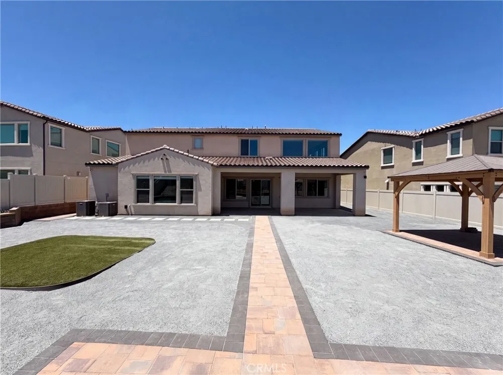 17698 Col Ranch Riverside, CA 92503