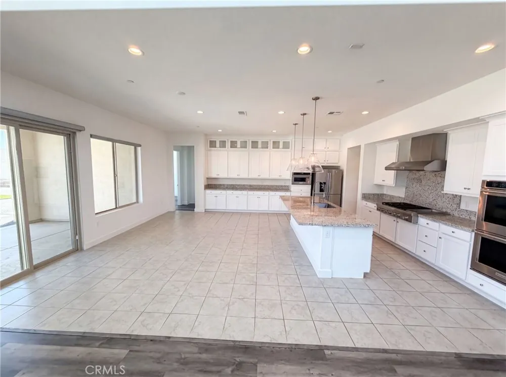 17698 Col Ranch Riverside, CA 92503