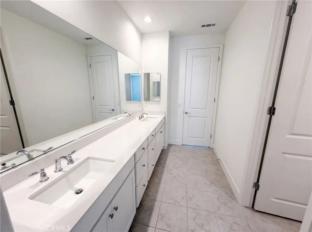 17698 Col Ranch Riverside, CA 92503