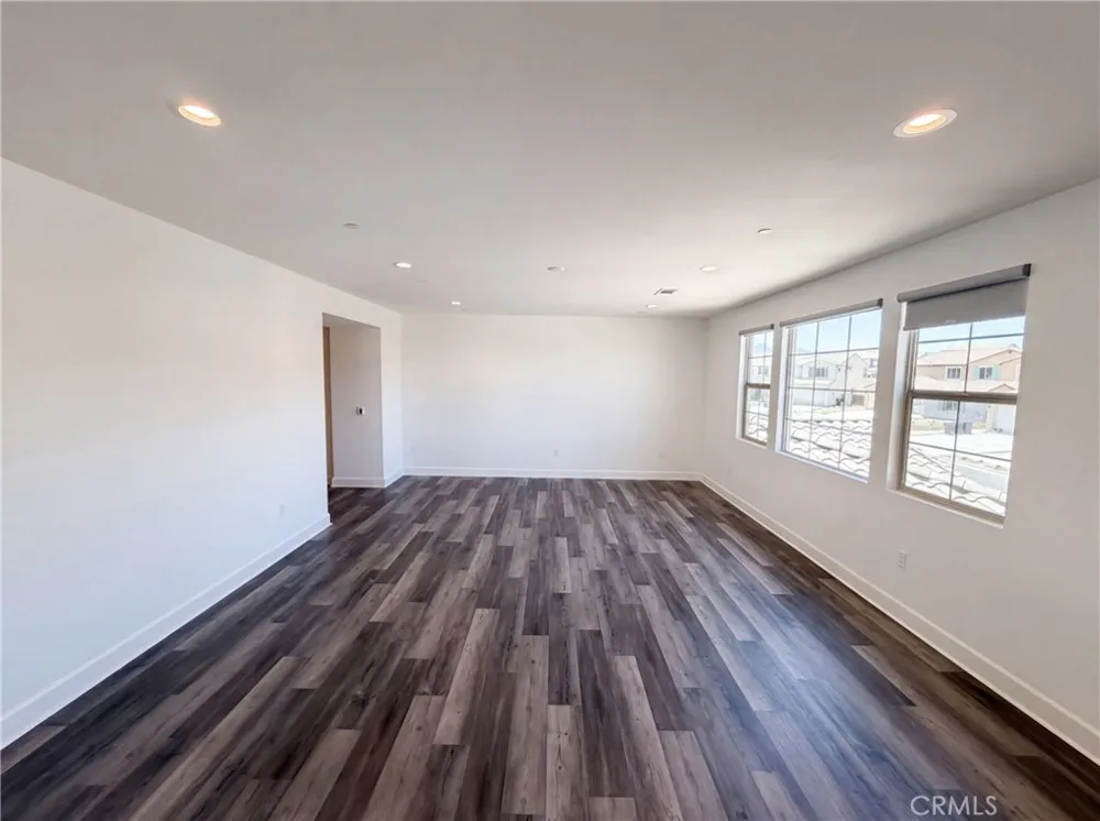17698 Col Ranch Riverside, CA 92503