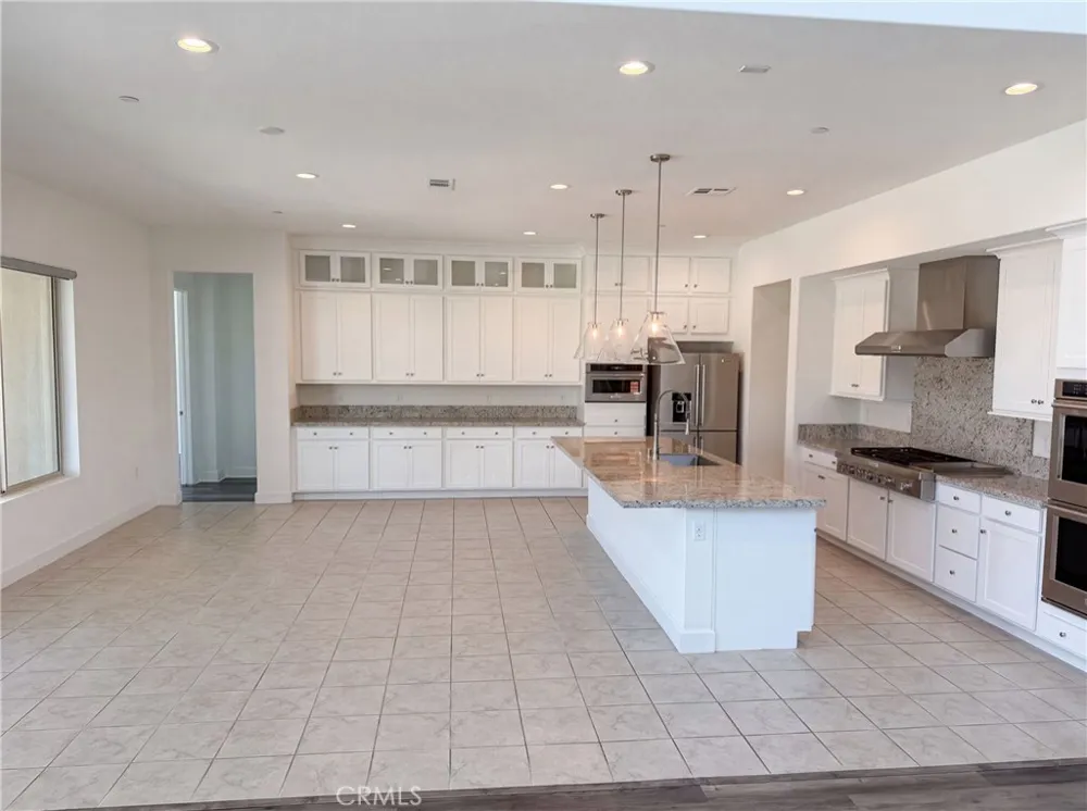17698 Col Ranch Riverside, CA 92503