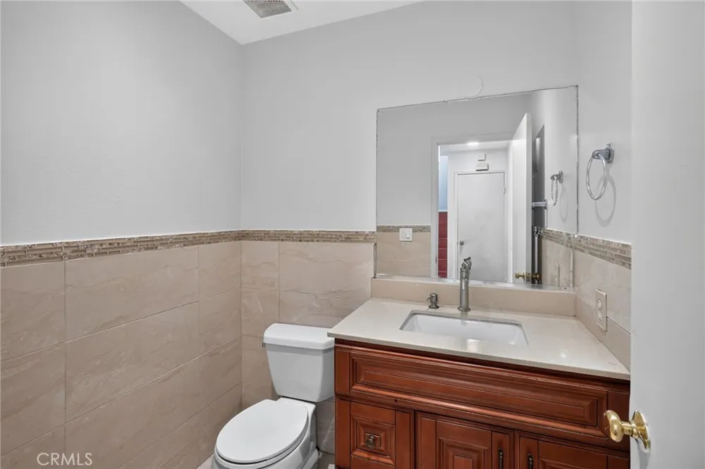 5130 W 1st #E Santa Ana, CA 92703