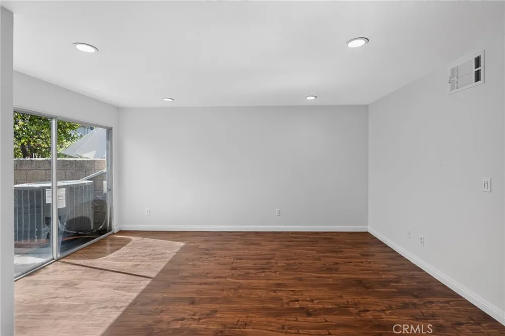 5130 W 1st #E Santa Ana, CA 92703