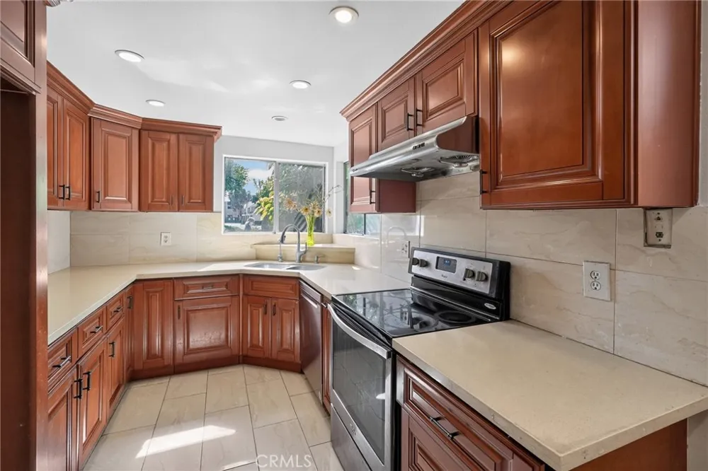 5130 W 1st #E Santa Ana, CA 92703