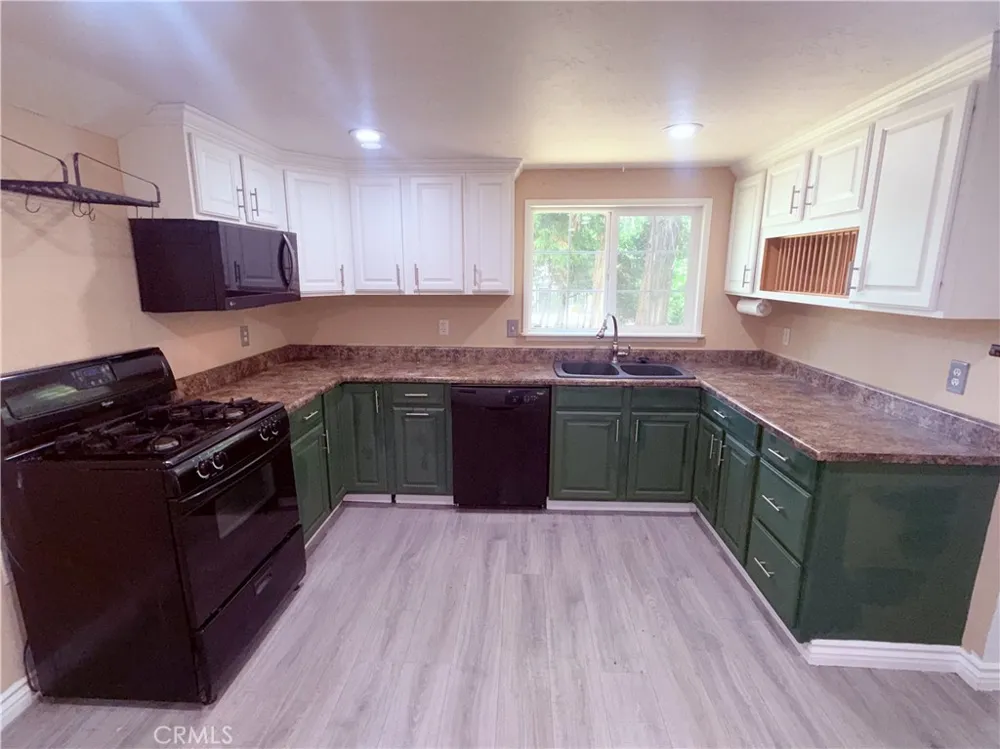 23655 Rocky Dell Crestline, CA 92325