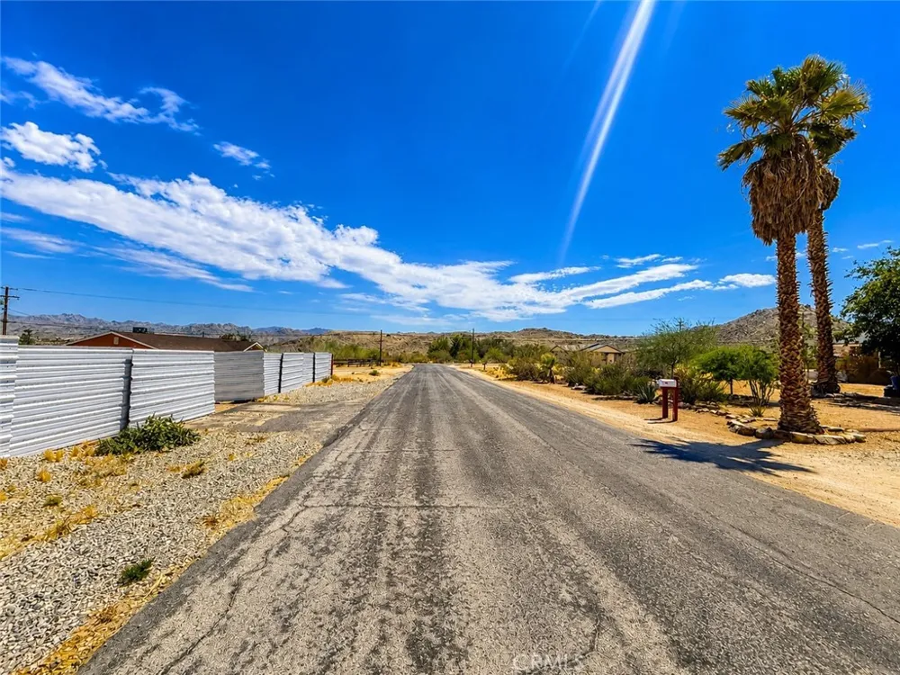 4837 Avenida Del Sol Joshua Tree, CA 92252