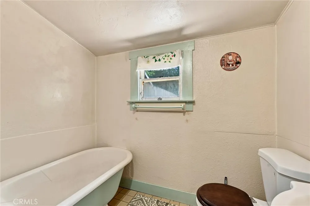9645 Lee Upper Lake, CA 95485