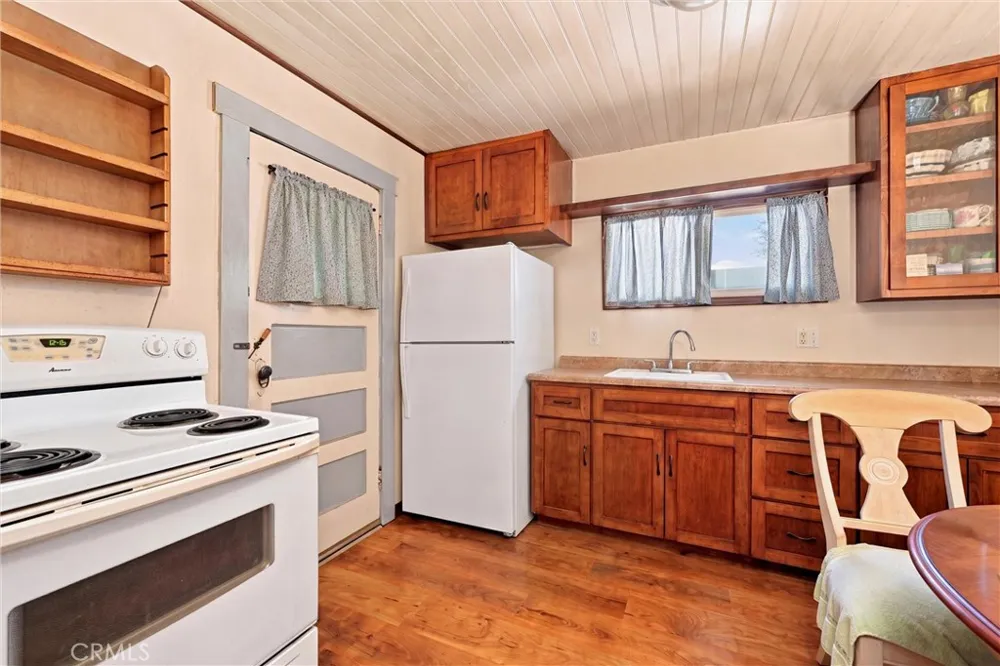 9645 Lee Upper Lake, CA 95485