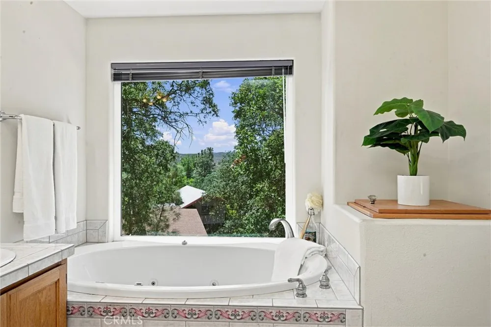 18649 Deer Hill Hidden Valley Lake, CA 95467