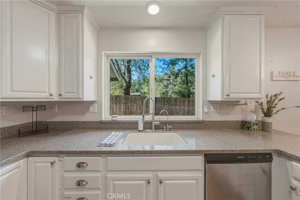 9945 Meadow Cobb, CA 95426