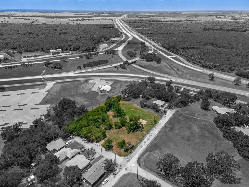 303 Carver Kaufman, TX 75142