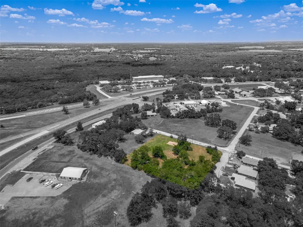 303 Carver Kaufman, TX 75142