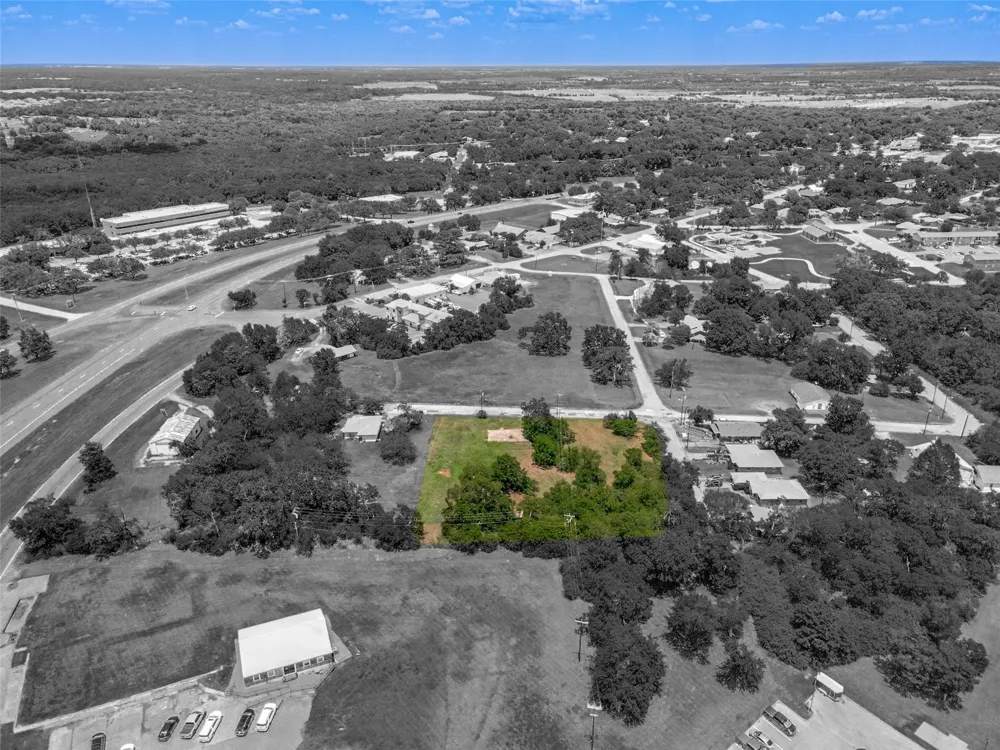 303 Carver Kaufman, TX 75142