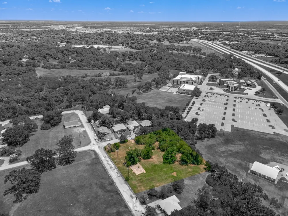 303 Carver Kaufman, TX 75142