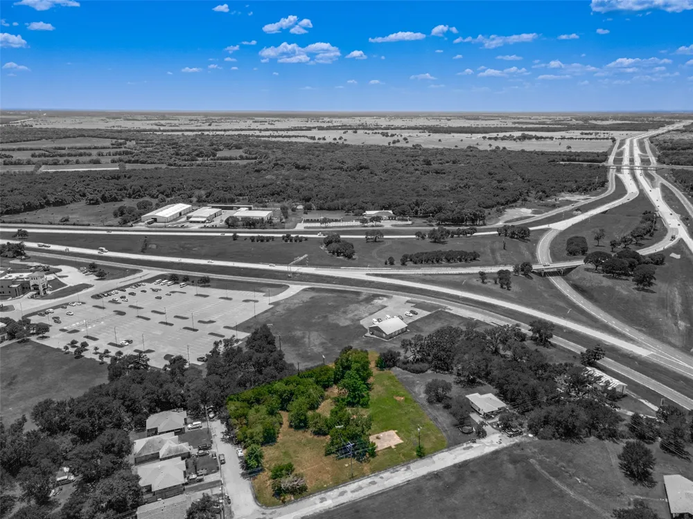 303 Carver Kaufman, TX 75142