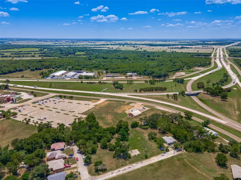303 Carver Kaufman, TX 75142