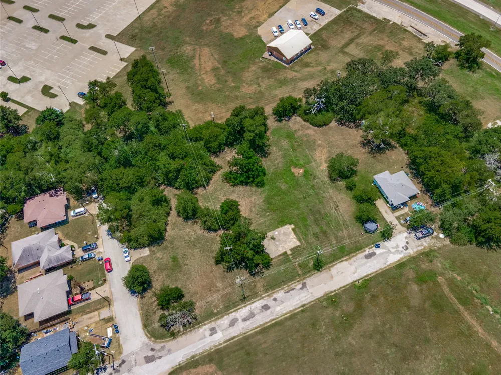 303 Carver Kaufman, TX 75142