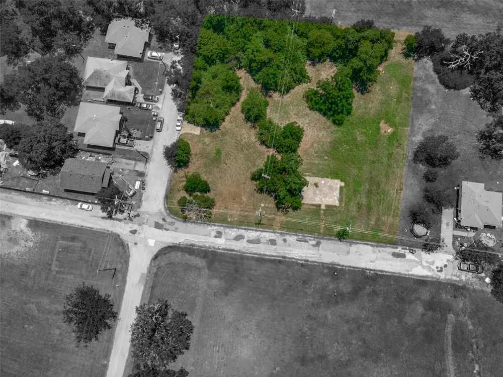 303 Carver Kaufman, TX 75142