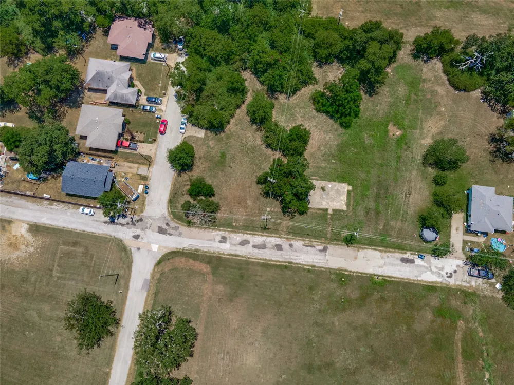 303 Carver Kaufman, TX 75142