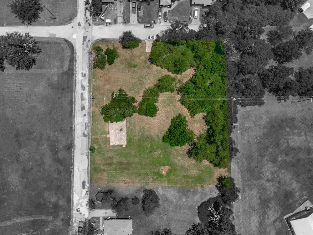 303 Carver Kaufman, TX 75142