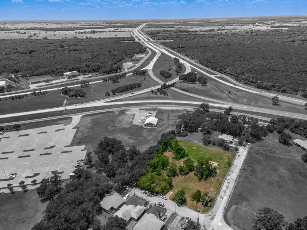 303 Carver Kaufman, TX 75142