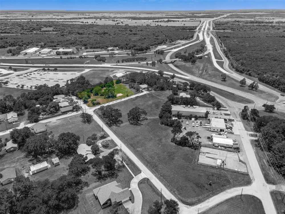 303 Carver Kaufman, TX 75142